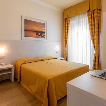 Hotel Corinna Rimini Kültér fotó