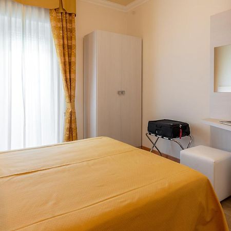 Hotel Corinna Rimini Kültér fotó