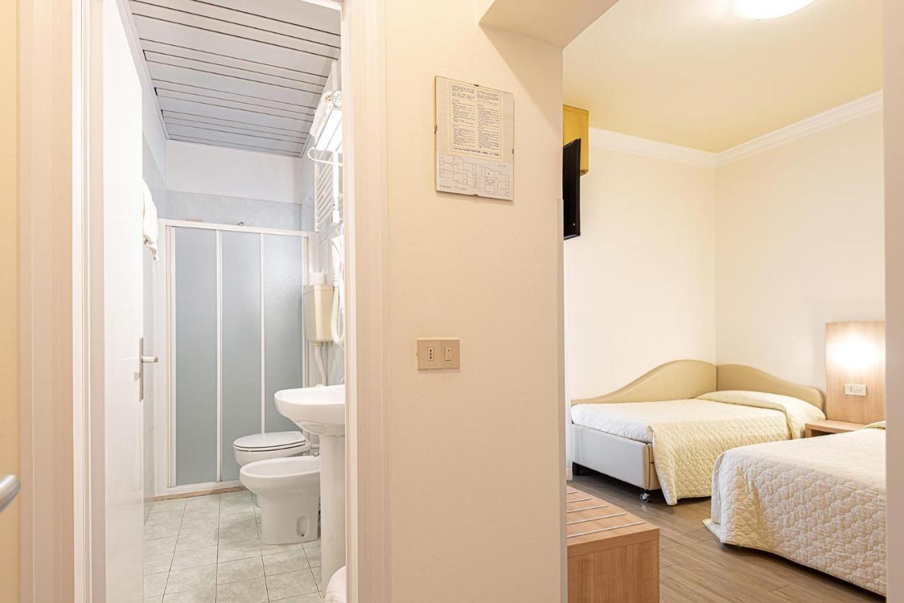 Hotel Corinna Rimini Kültér fotó