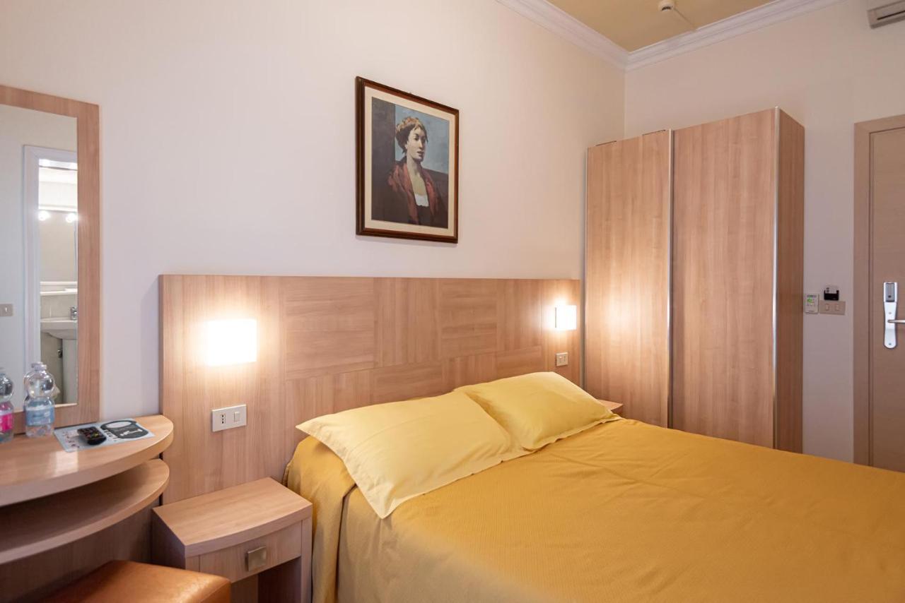 Hotel Corinna Rimini Kültér fotó