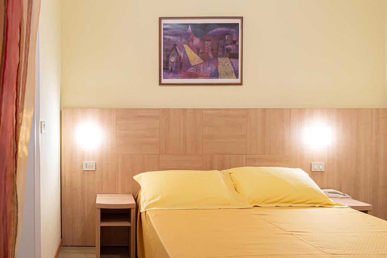 Hotel Corinna Rimini Kültér fotó
