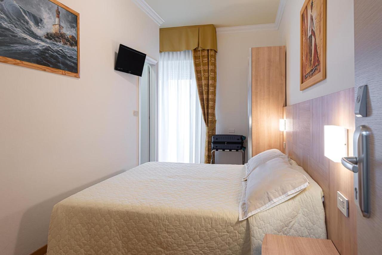 Hotel Corinna Rimini Kültér fotó