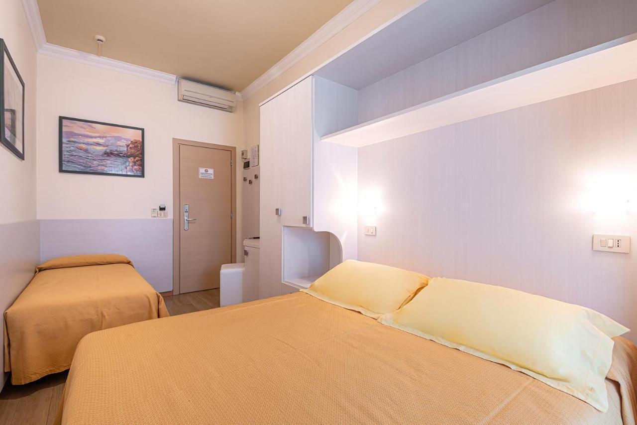 Hotel Corinna Rimini Kültér fotó