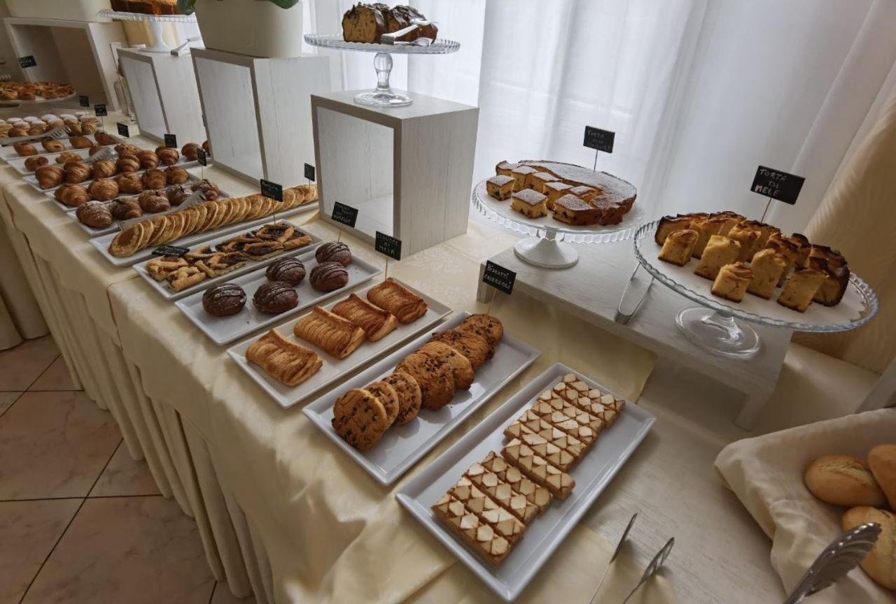 Hotel Corinna Rimini Kültér fotó