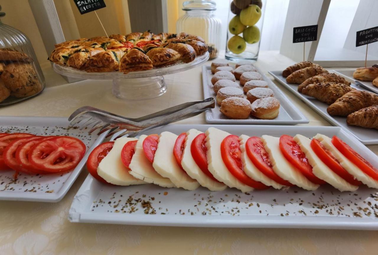 Hotel Corinna Rimini Kültér fotó
