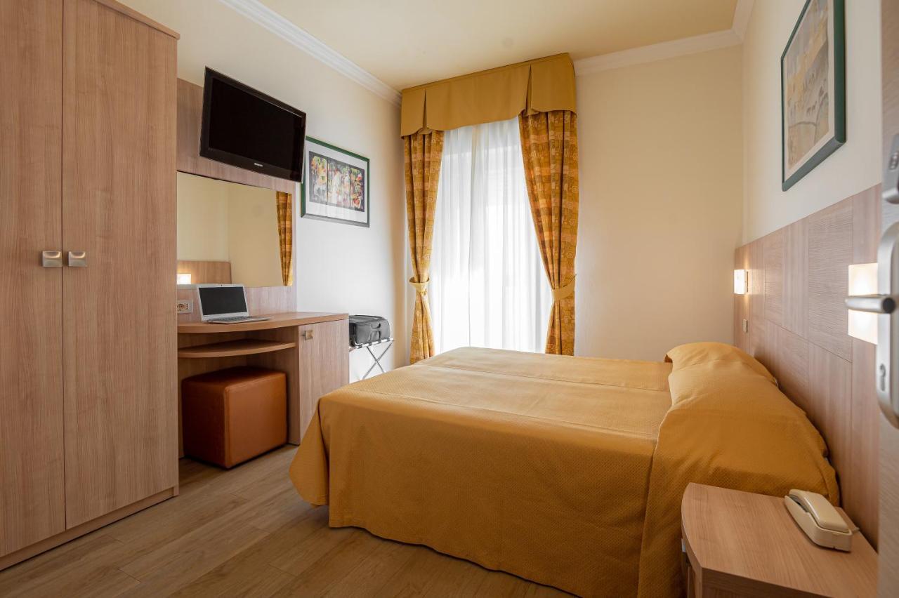 Hotel Corinna Rimini Kültér fotó
