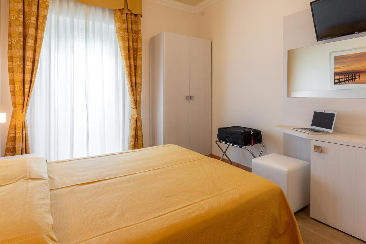 Hotel Corinna Rimini Kültér fotó