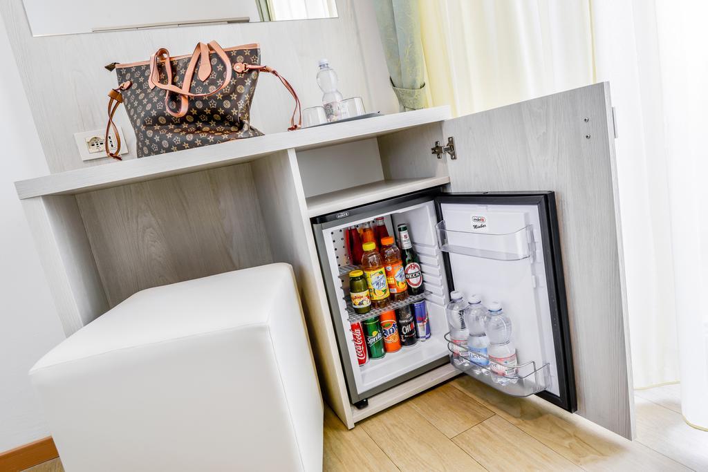 Hotel Corinna Rimini Kültér fotó