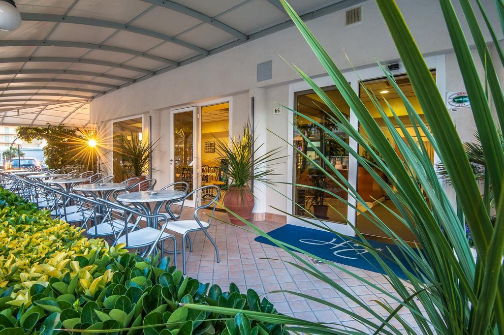 Hotel Corinna Rimini Kültér fotó