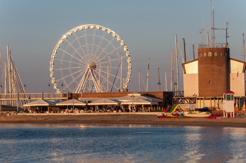 Hotel Corinna Rimini Kültér fotó