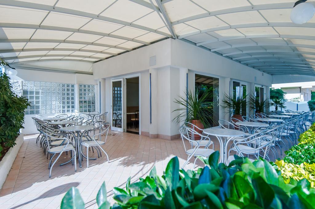 Hotel Corinna Rimini Kültér fotó