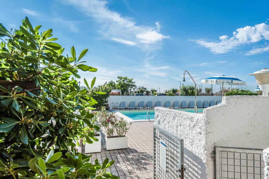 Hotel Corinna Rimini Kültér fotó