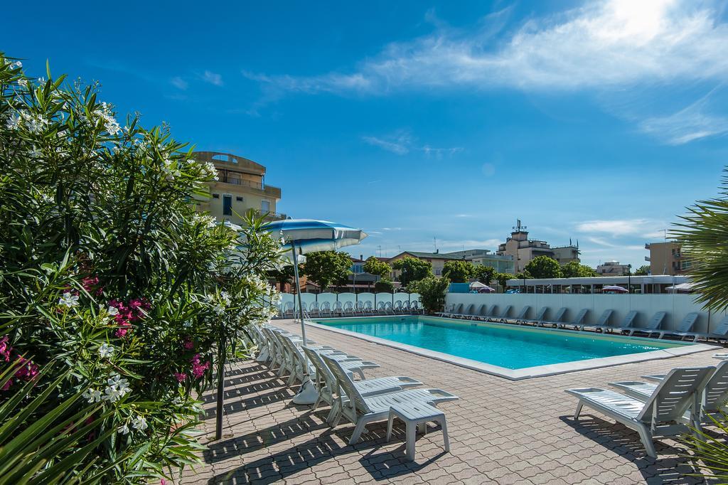 Hotel Corinna Rimini Kültér fotó