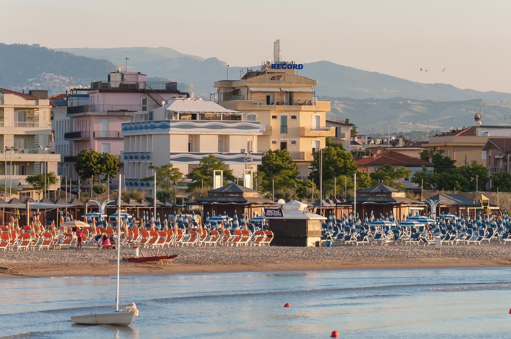 Hotel Corinna Rimini Kültér fotó
