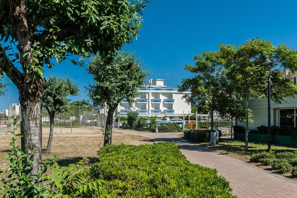 Hotel Corinna Rimini Kültér fotó