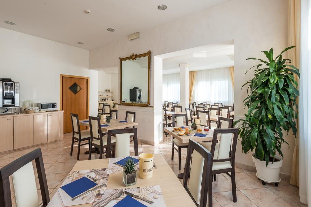 Hotel Corinna Rimini Kültér fotó