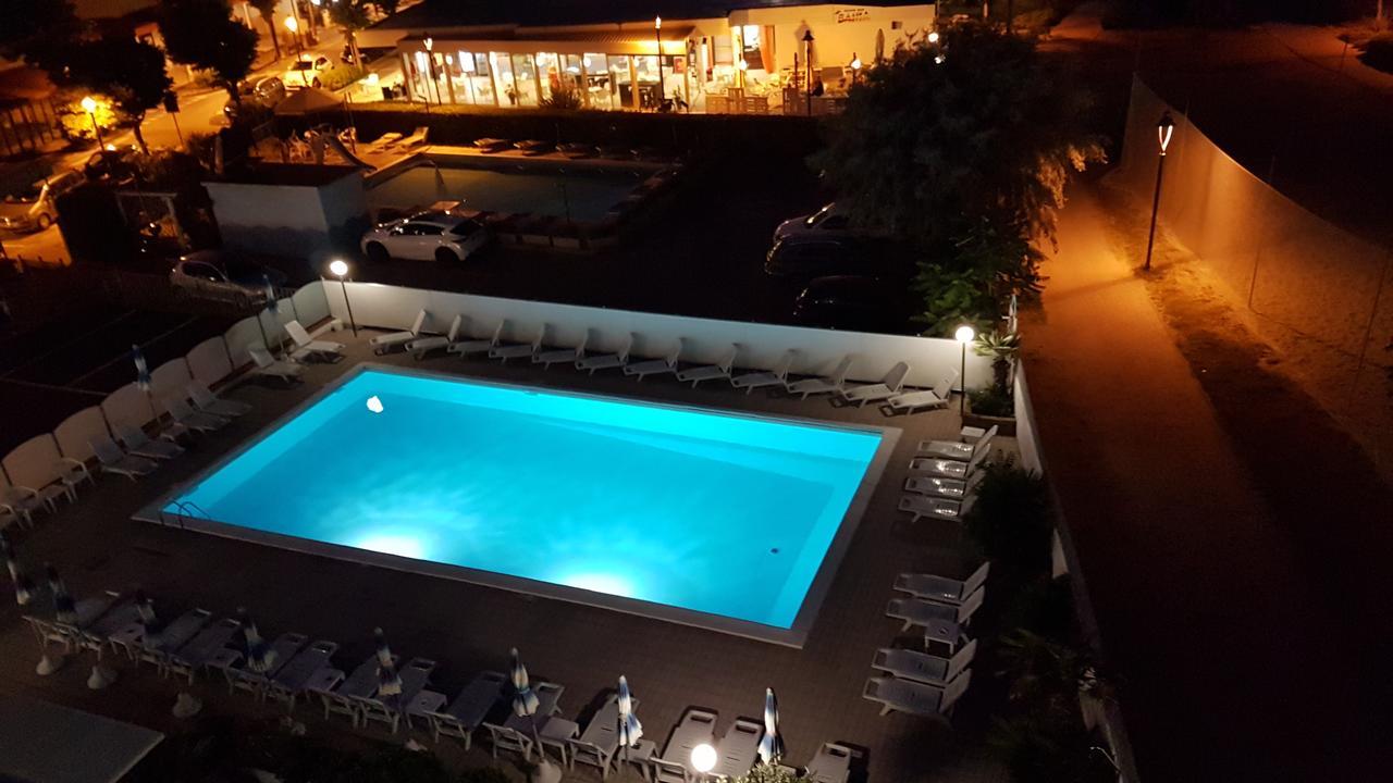 Hotel Corinna Rimini Kültér fotó