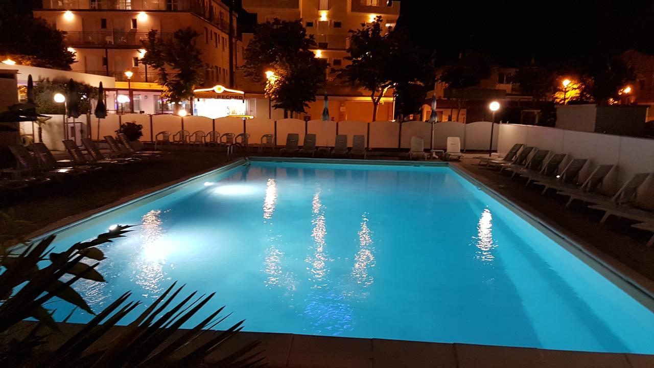 Hotel Corinna Rimini Kültér fotó